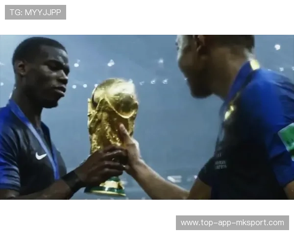 博格巴远射击中立柱，曼联球迷扼腕叹息——在希望与失落之间，寻找属于自己的坚持